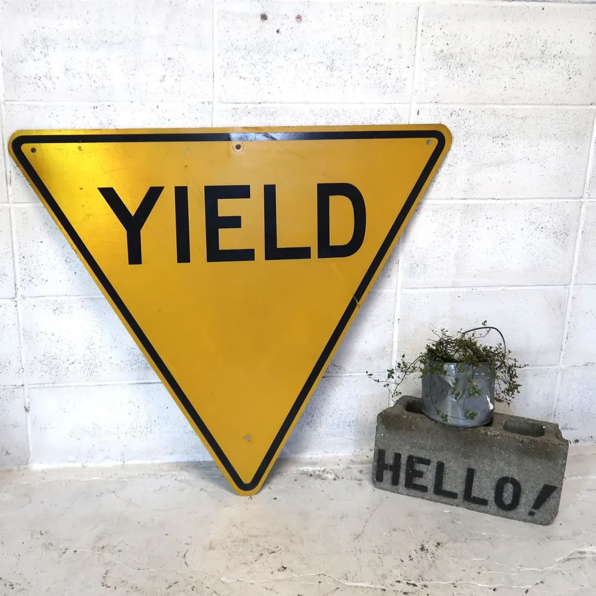 YIELD ビンテージ ロードサイン