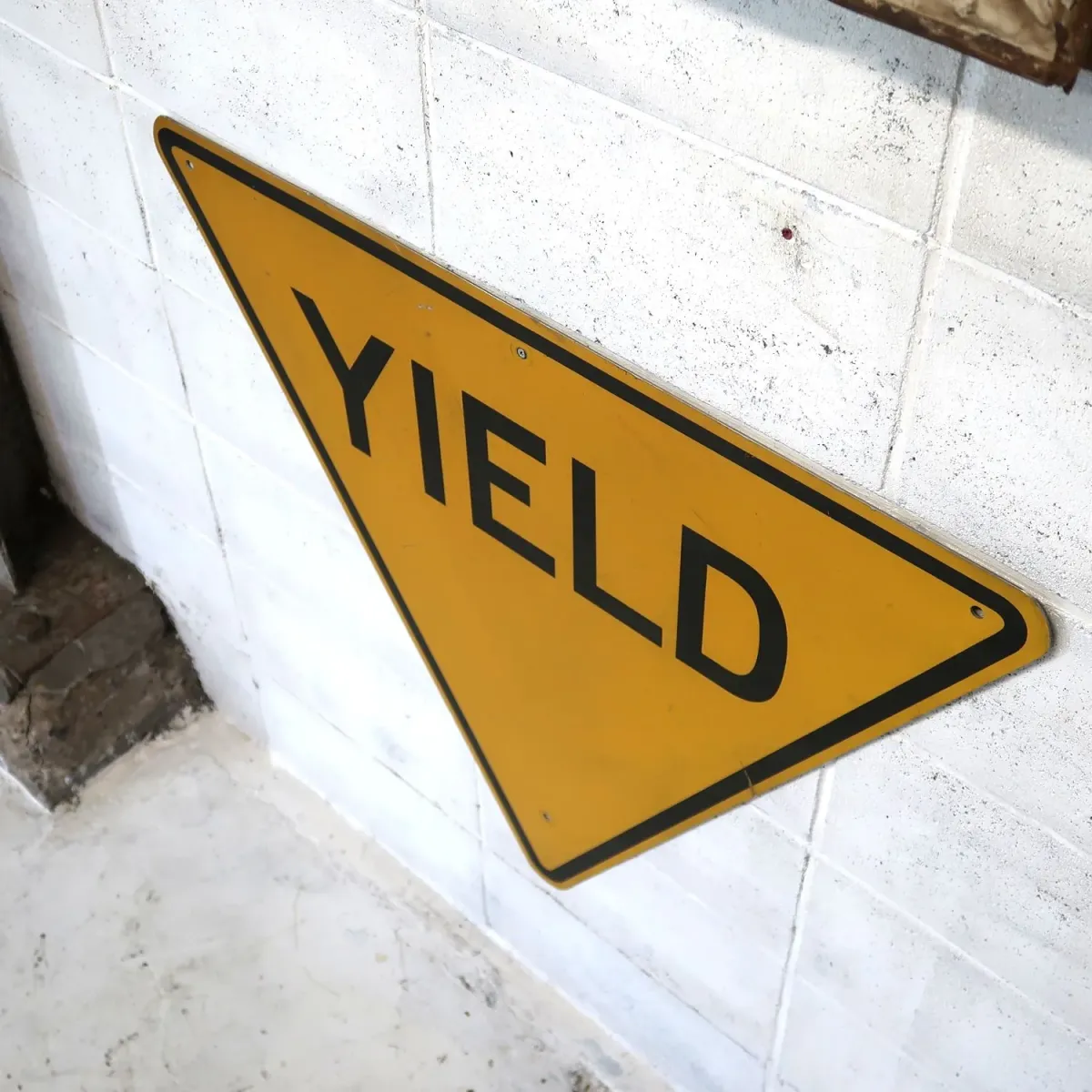 YIELD ビンテージ ロードサイン