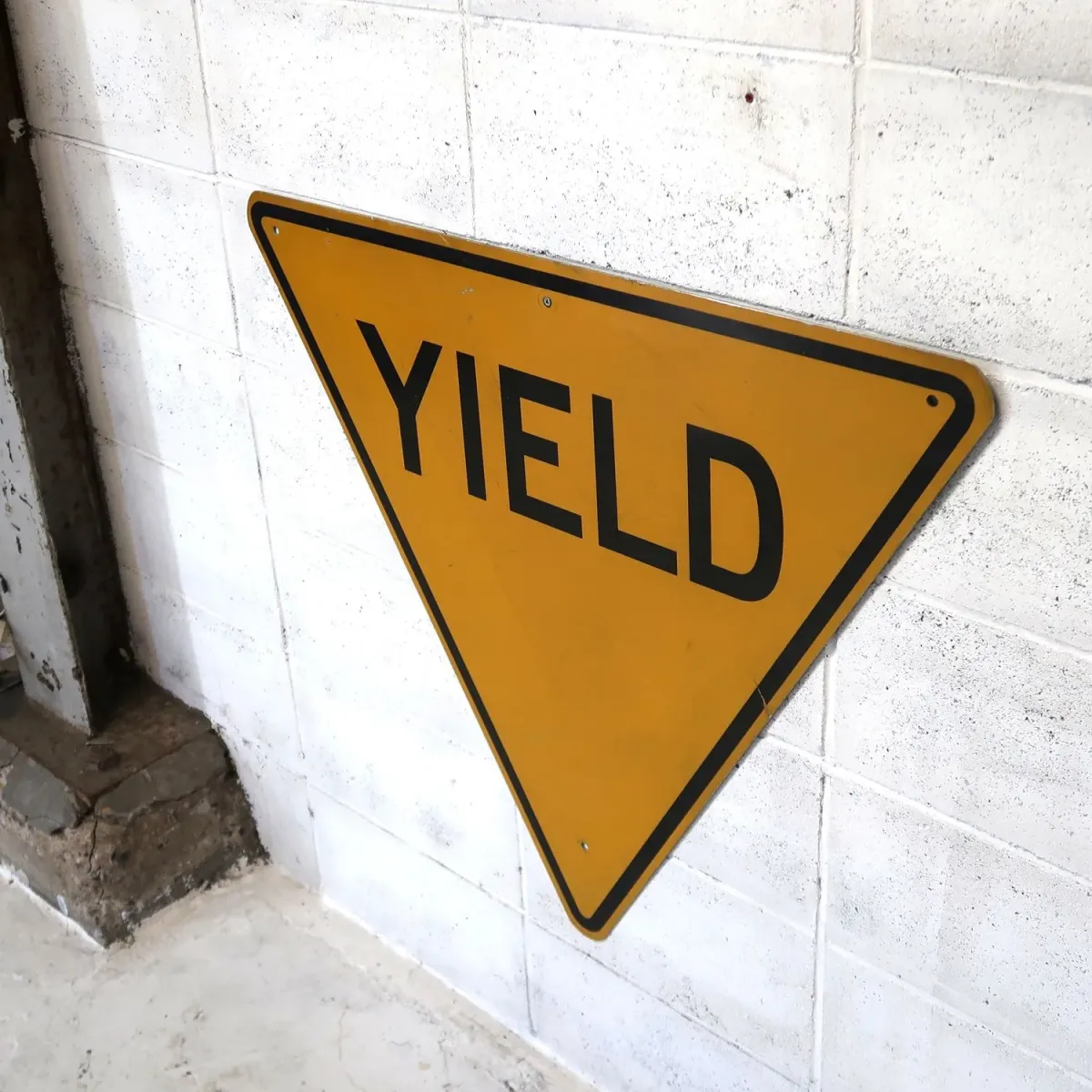 YIELD ビンテージ ロードサイン