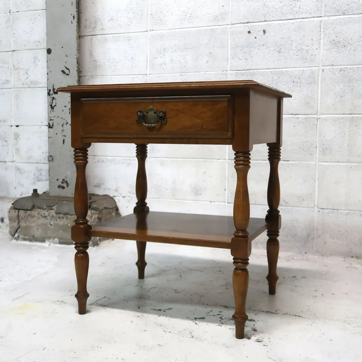 Ethan Allen アンティーク ナイトスタンド