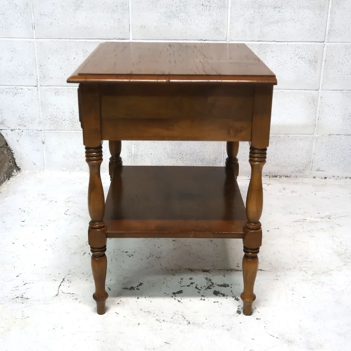 Ethan Allen アンティーク ナイトスタンド