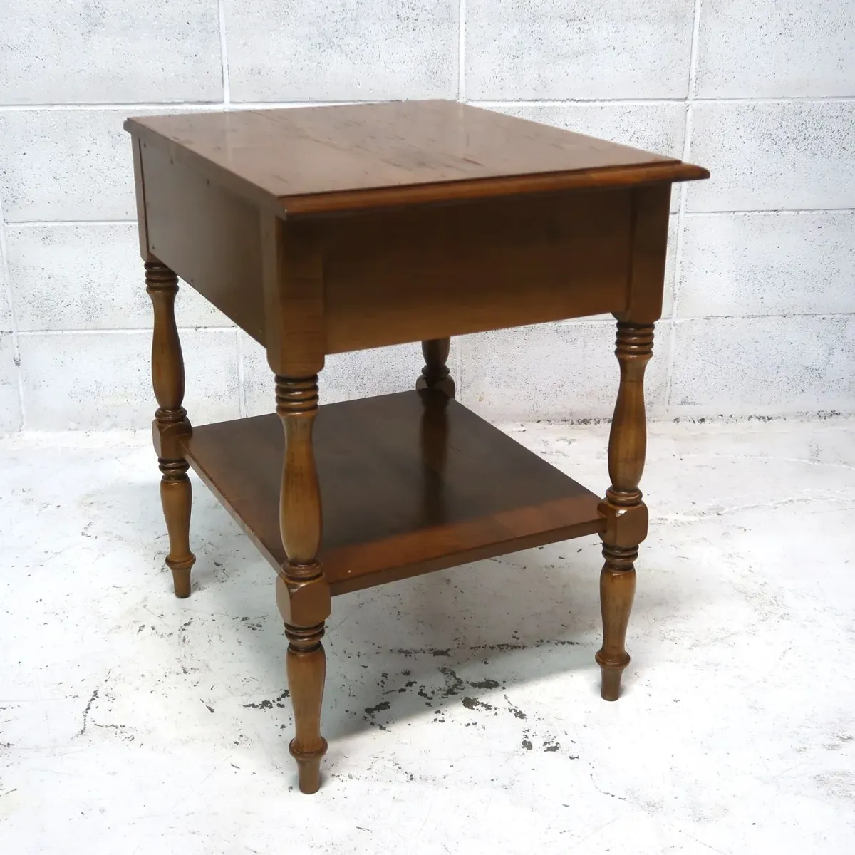 Ethan Allen アンティーク ナイトスタンド