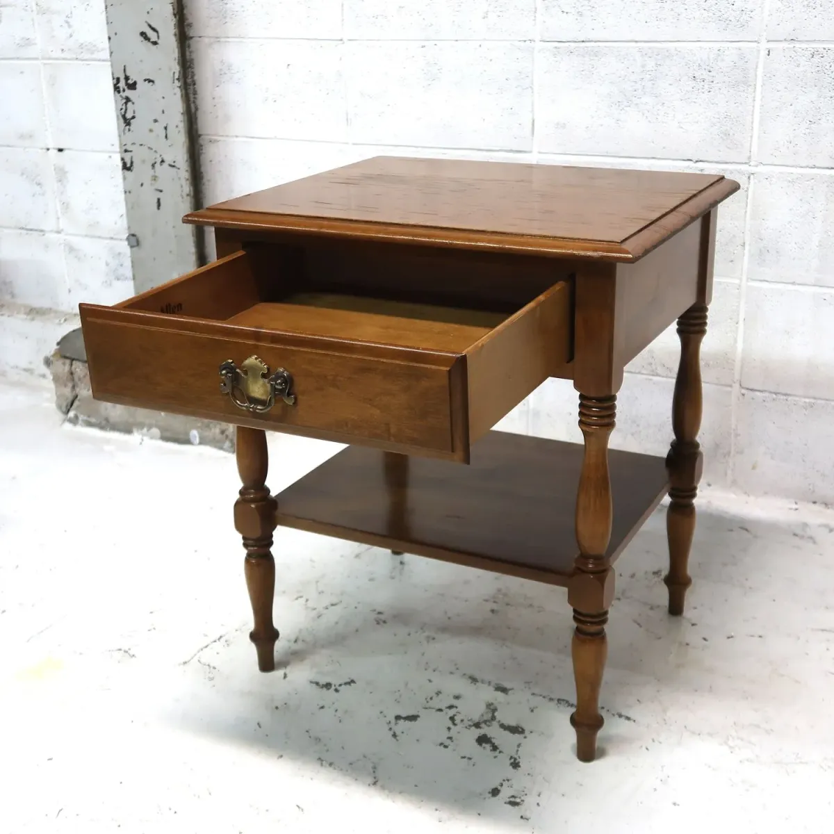 Ethan Allen アンティーク ナイトスタンド