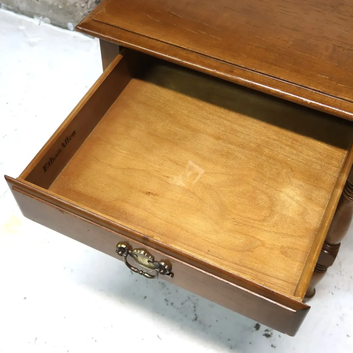 Ethan Allen アンティーク ナイトスタンド