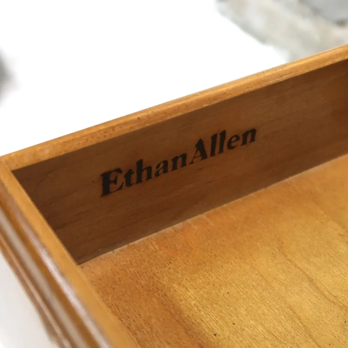 Ethan Allen アンティーク ナイトスタンド