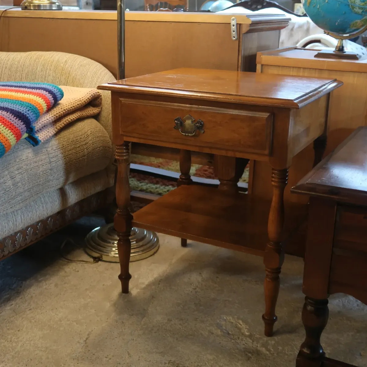 Ethan Allen アンティーク ナイトスタンド