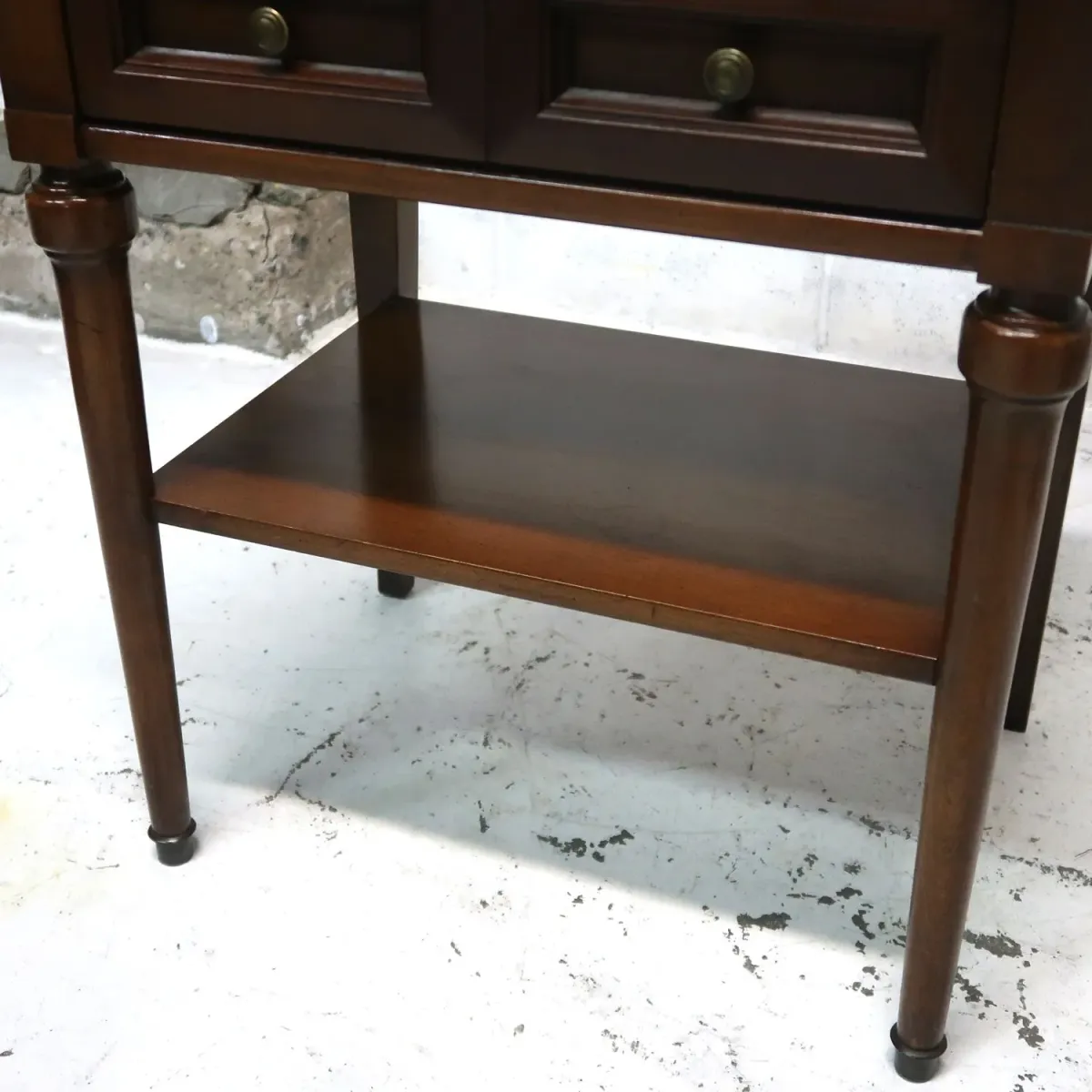 White FINE FURNITURE アンティーク ナイトスタンド