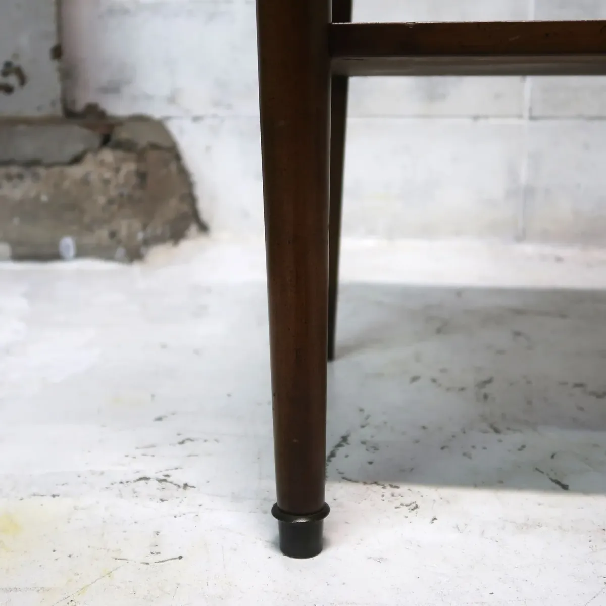 White FINE FURNITURE アンティーク ナイトスタンド