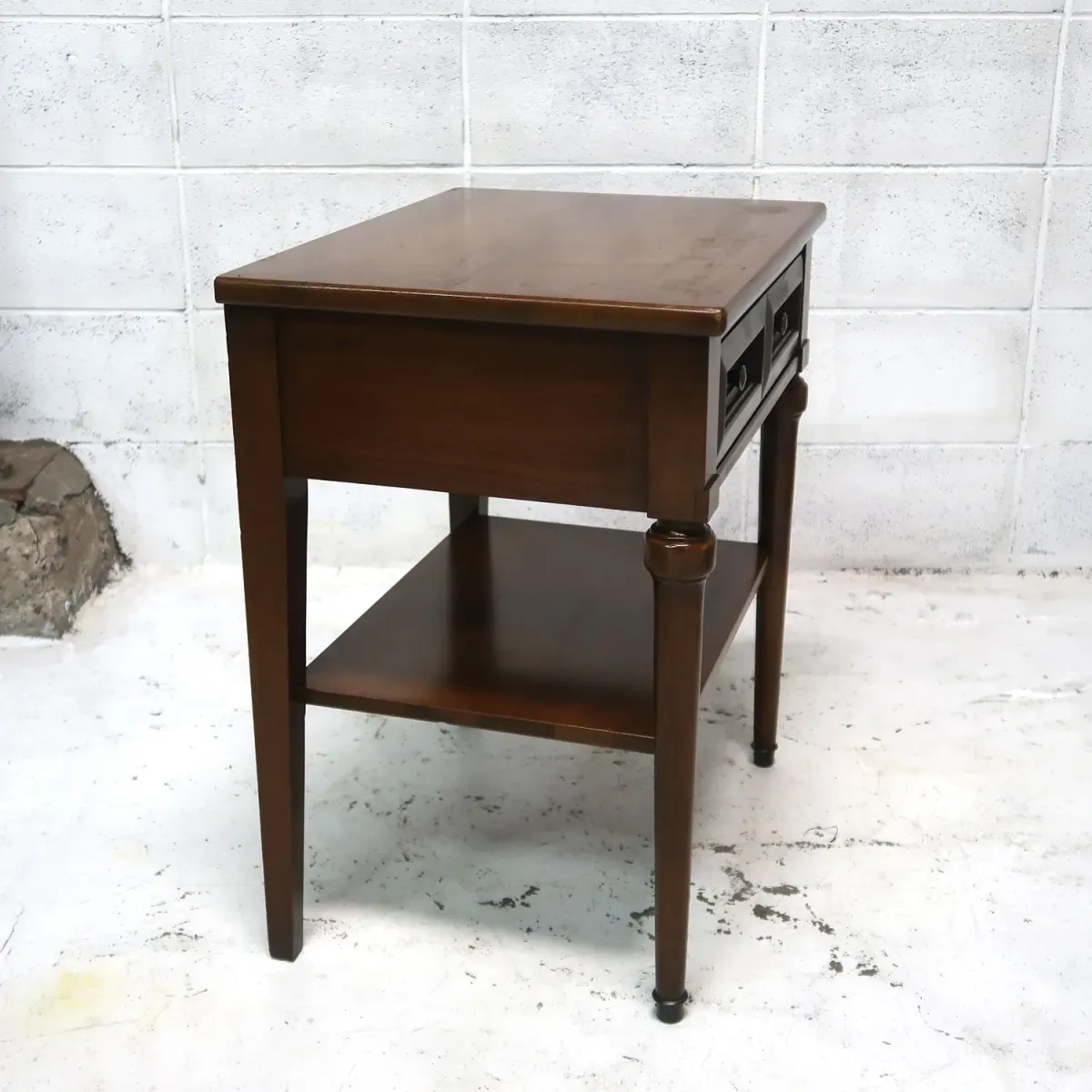 White FINE FURNITURE アンティーク ナイトスタンド