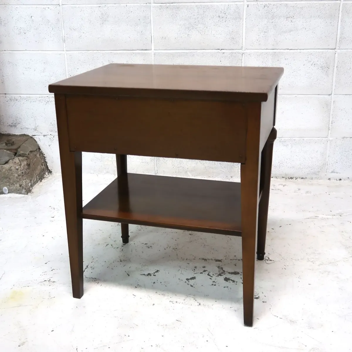 White FINE FURNITURE アンティーク ナイトスタンド