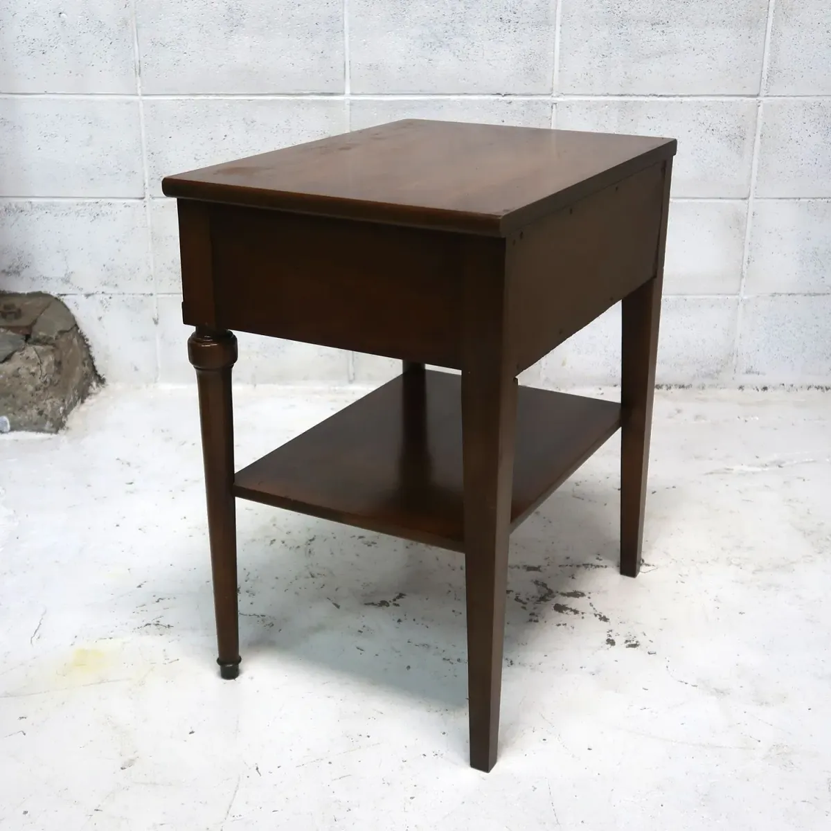 White FINE FURNITURE アンティーク ナイトスタンド