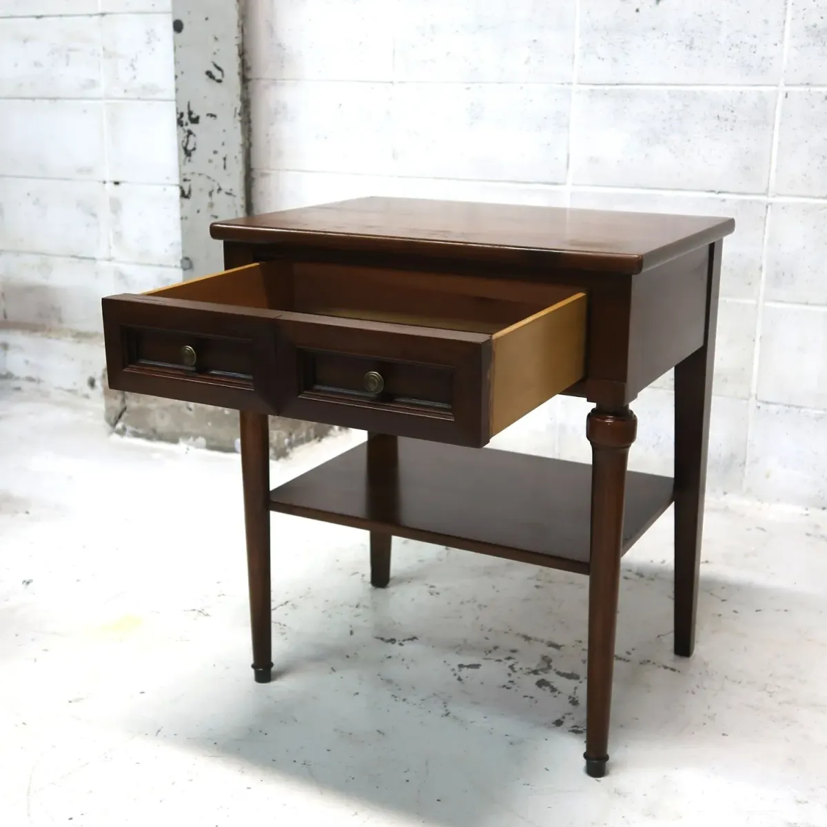 White FINE FURNITURE アンティーク ナイトスタンド