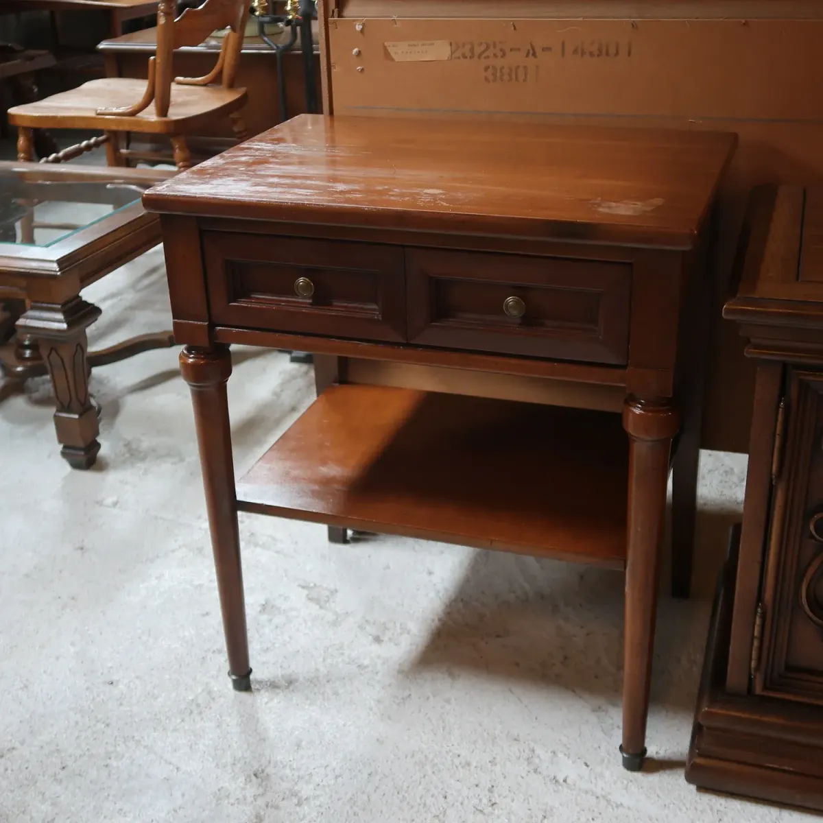 White FINE FURNITURE アンティーク ナイトスタンド