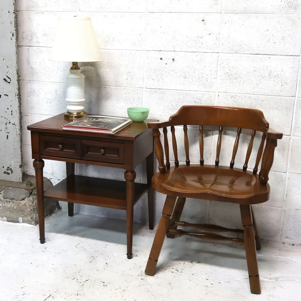 White FINE FURNITURE アンティーク ナイトスタンド