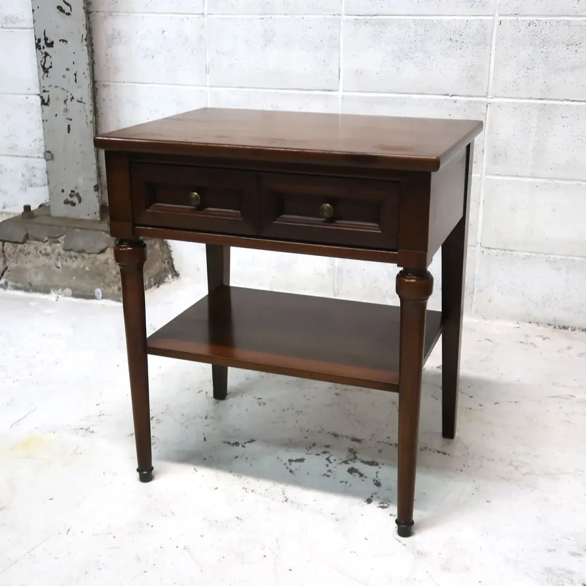 White FINE FURNITURE アンティーク ナイトスタンド