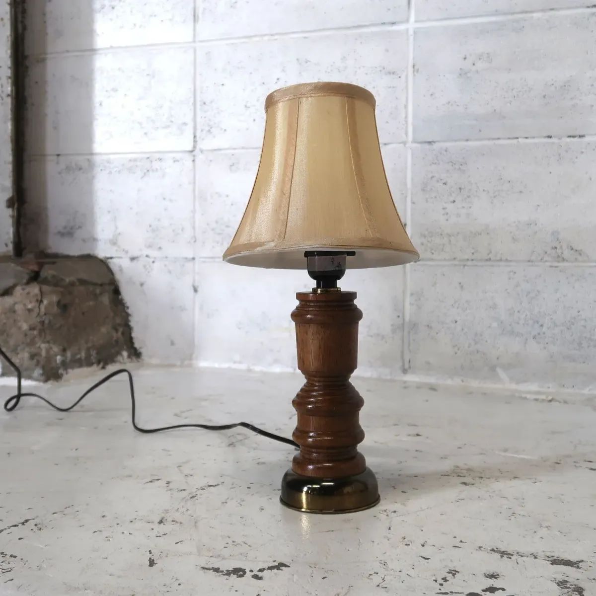 アンティーク モダンデザイン テーブルランプ