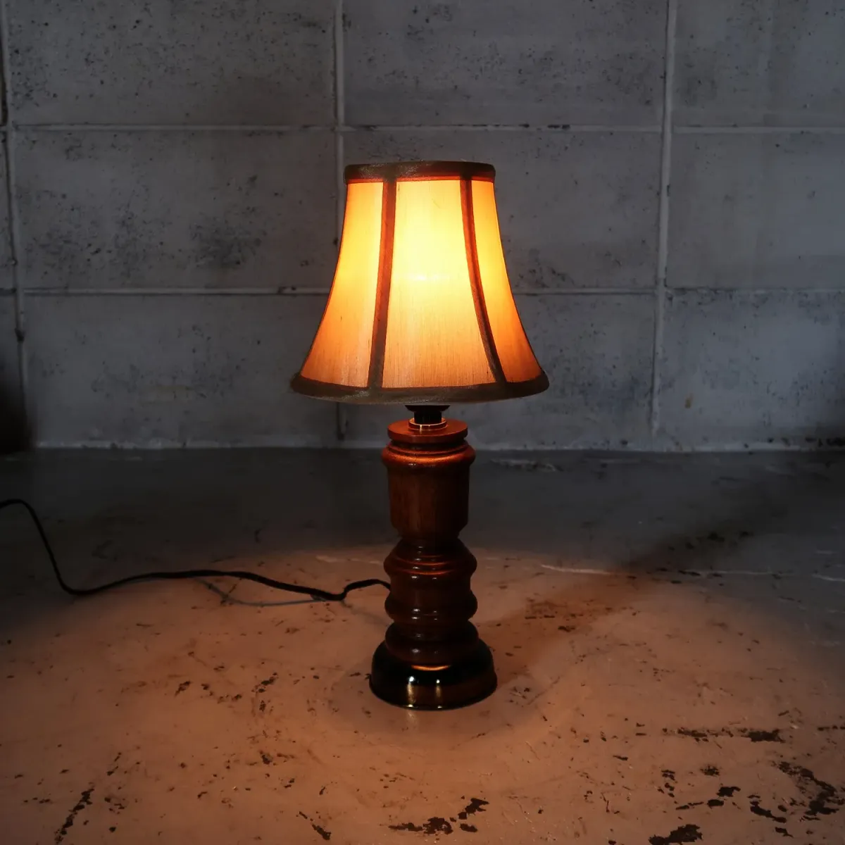 アンティーク モダンデザイン テーブルランプ