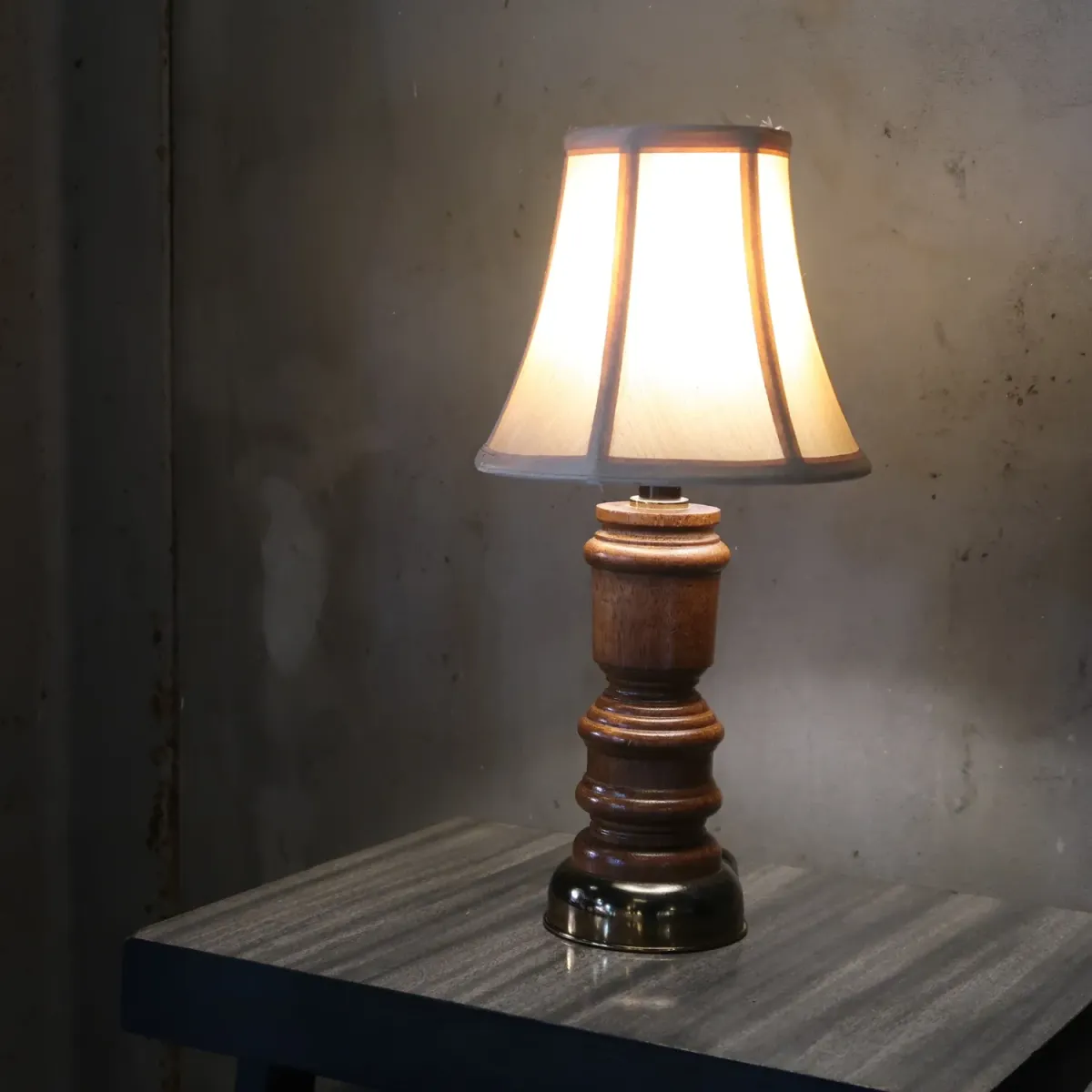 アンティーク モダンデザイン テーブルランプ