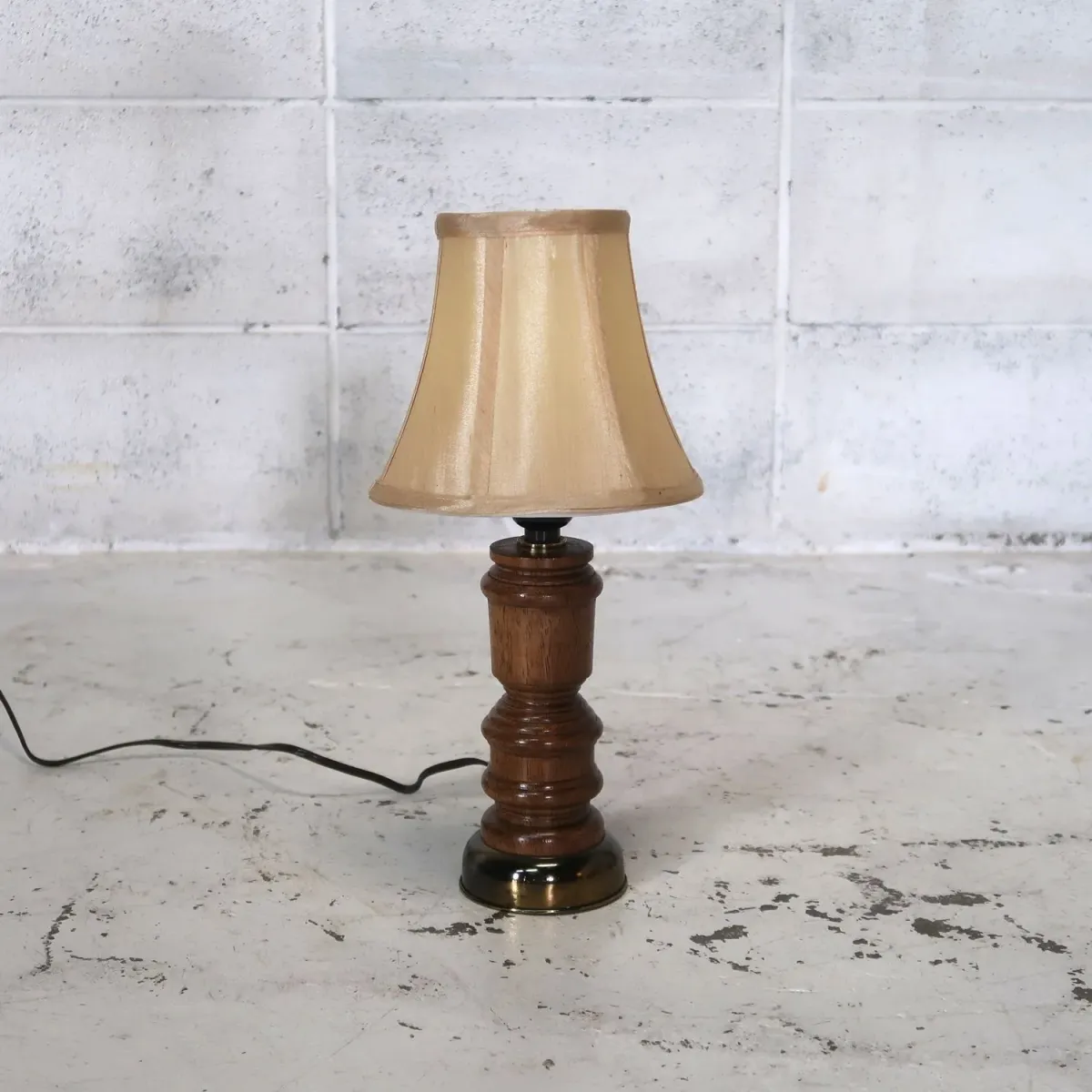 アンティーク モダンデザイン テーブルランプ