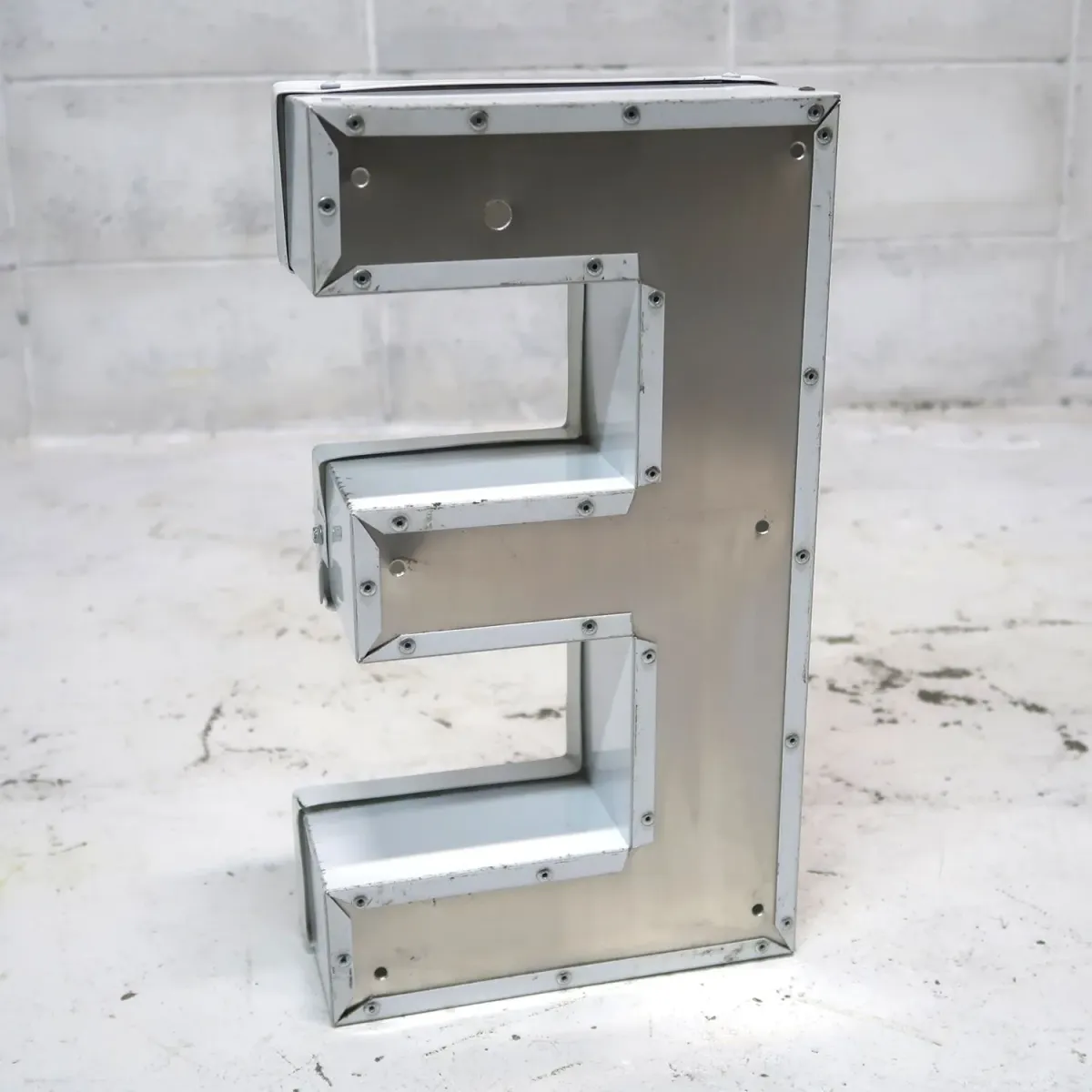 ビンテージ レターサイン E