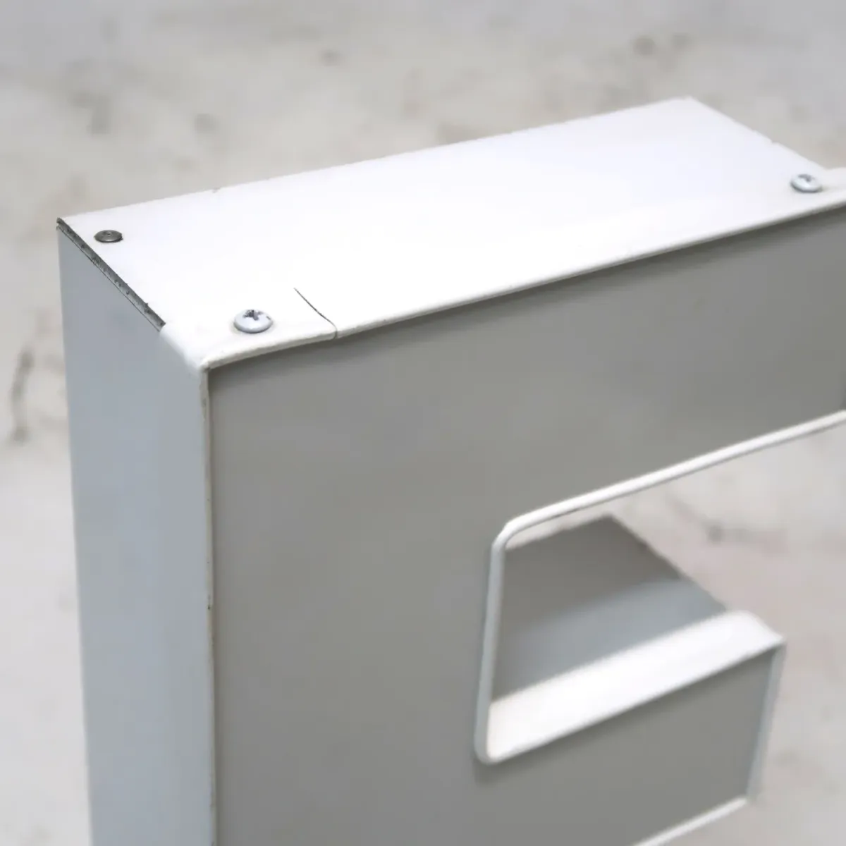 ビンテージ レターサイン E