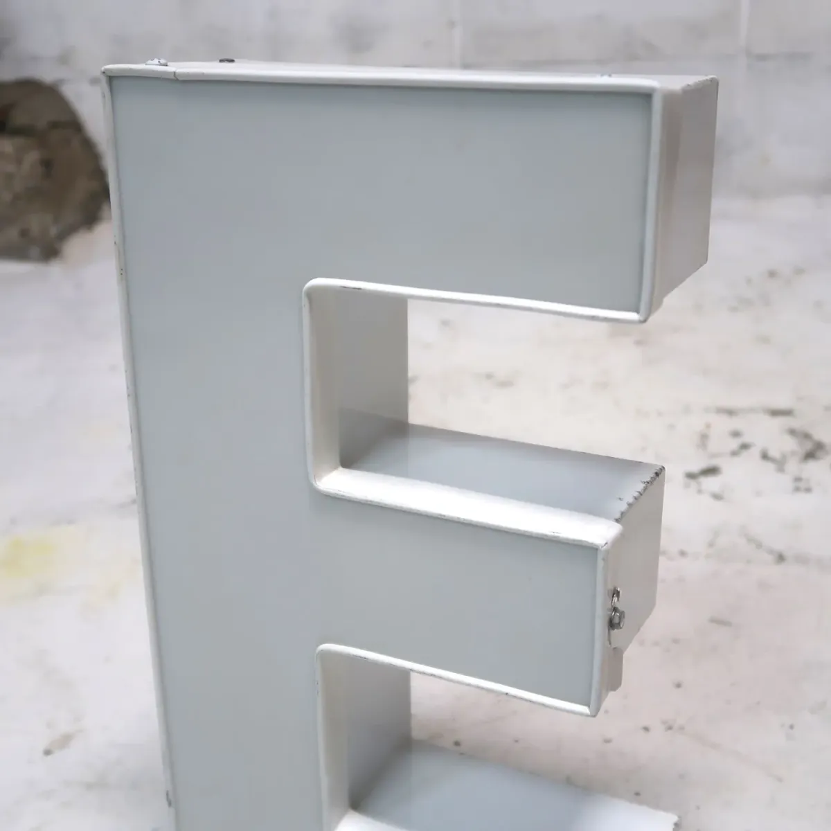 ビンテージ レターサイン E