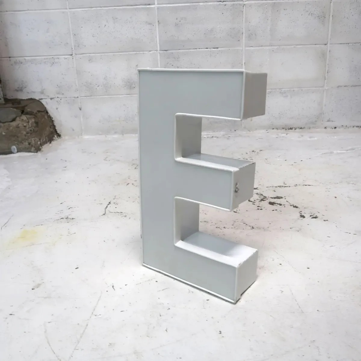 ビンテージ レターサイン E