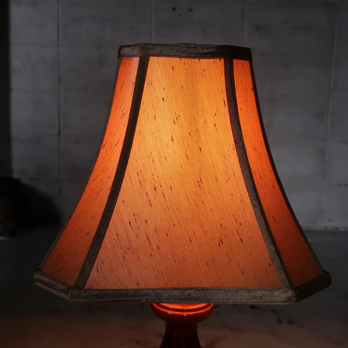 アンティーク モダンデザイン テーブルランプ