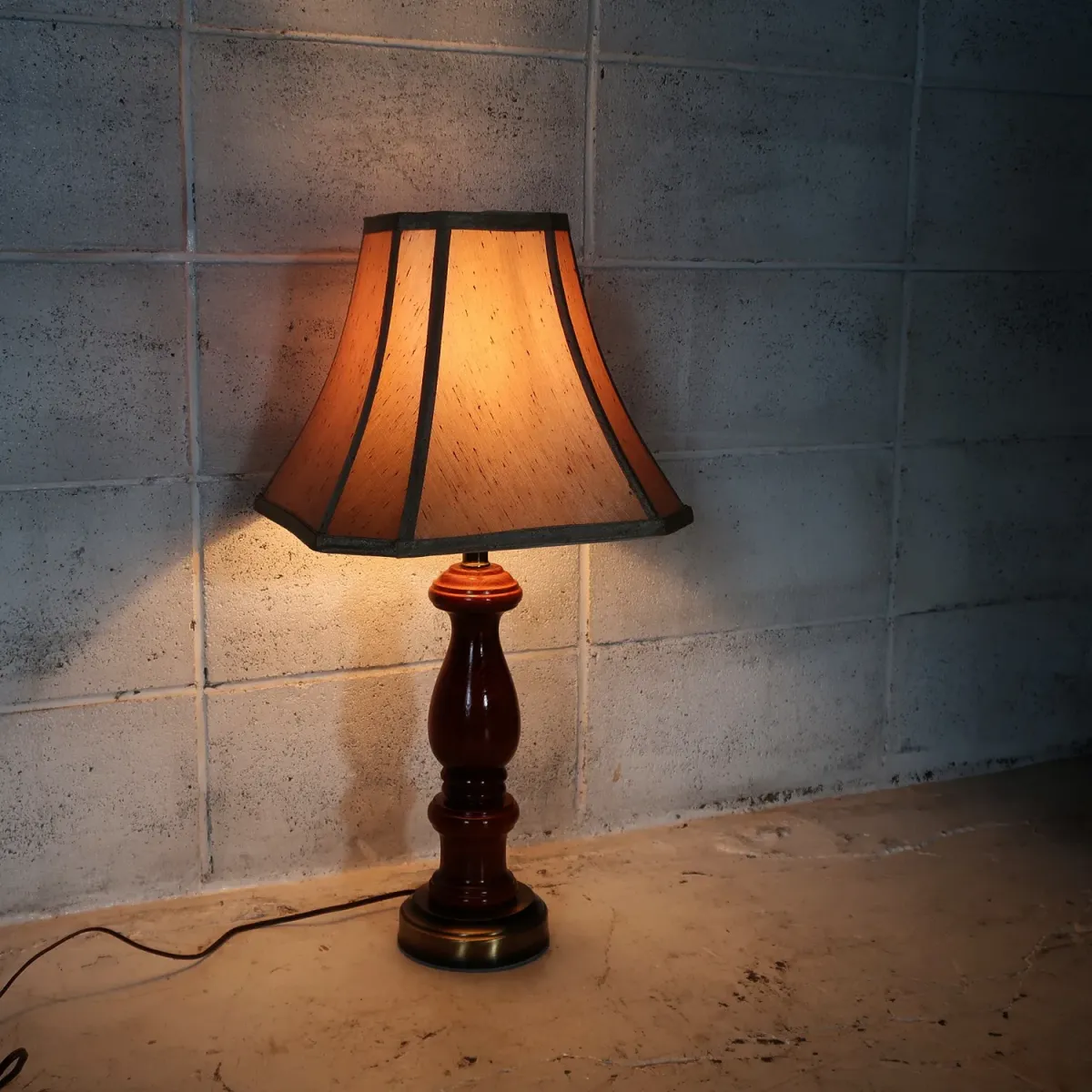 アンティーク モダンデザイン テーブルランプ