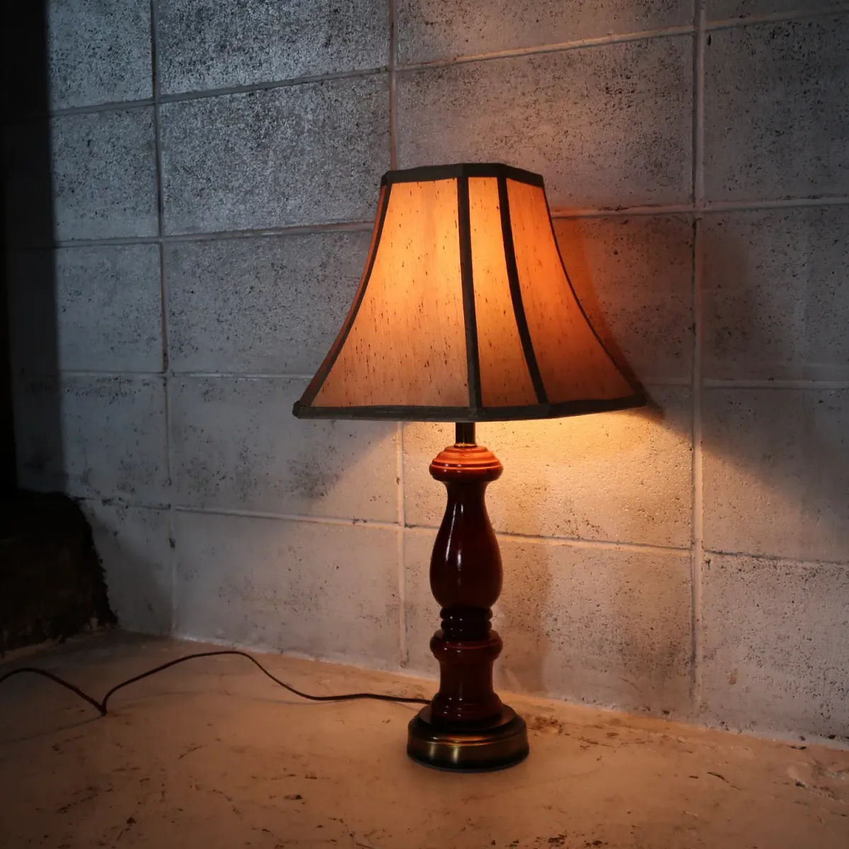 アンティーク モダンデザイン テーブルランプ