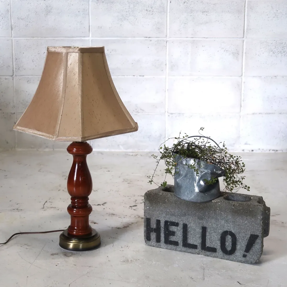 アンティーク モダンデザイン テーブルランプ