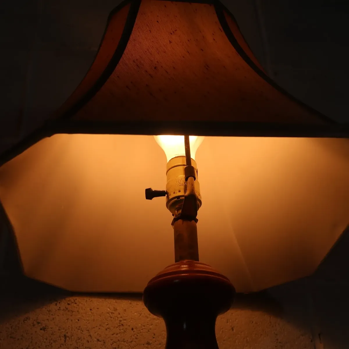 アンティーク モダンデザイン テーブルランプ