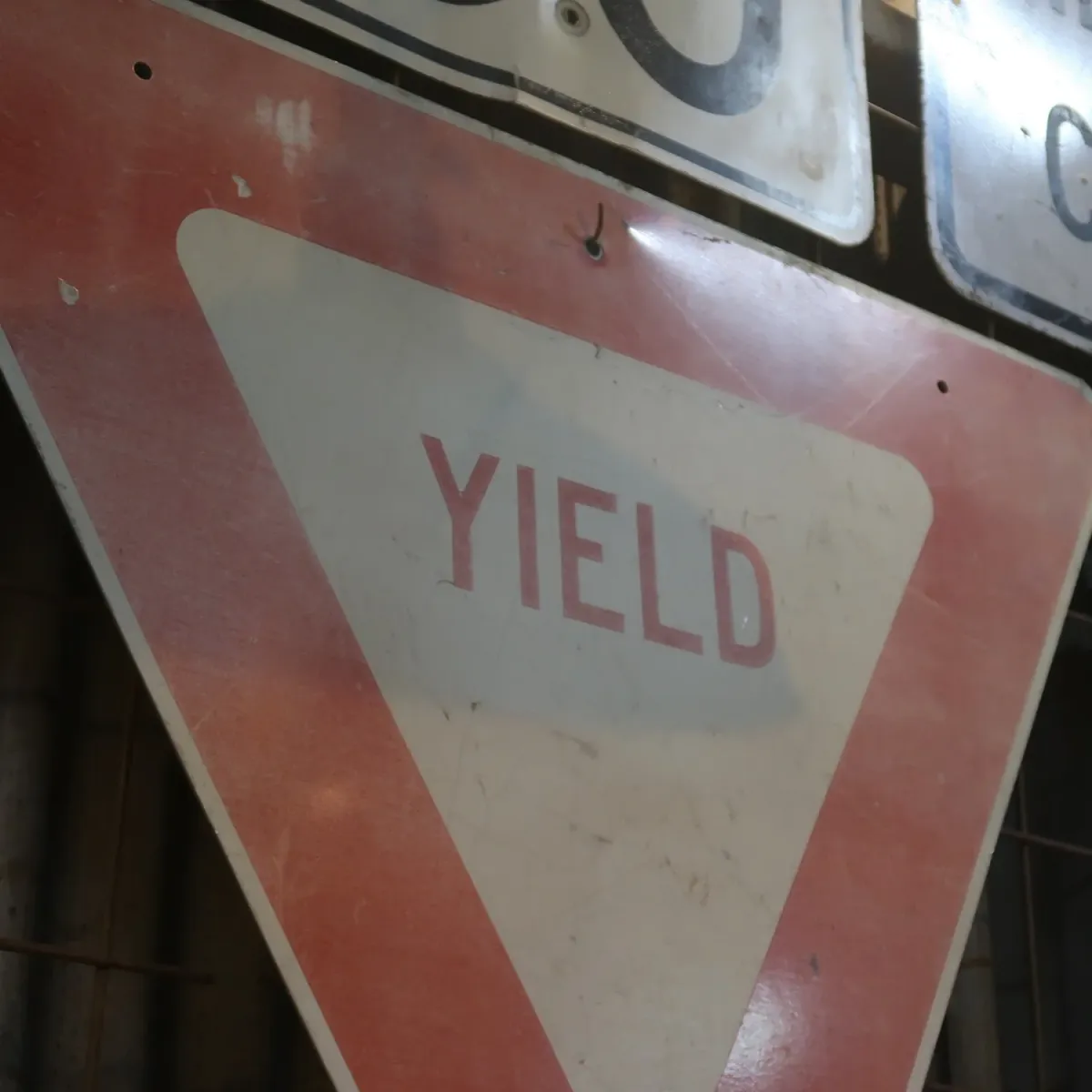 YIELD ビンテージ ロードサイン