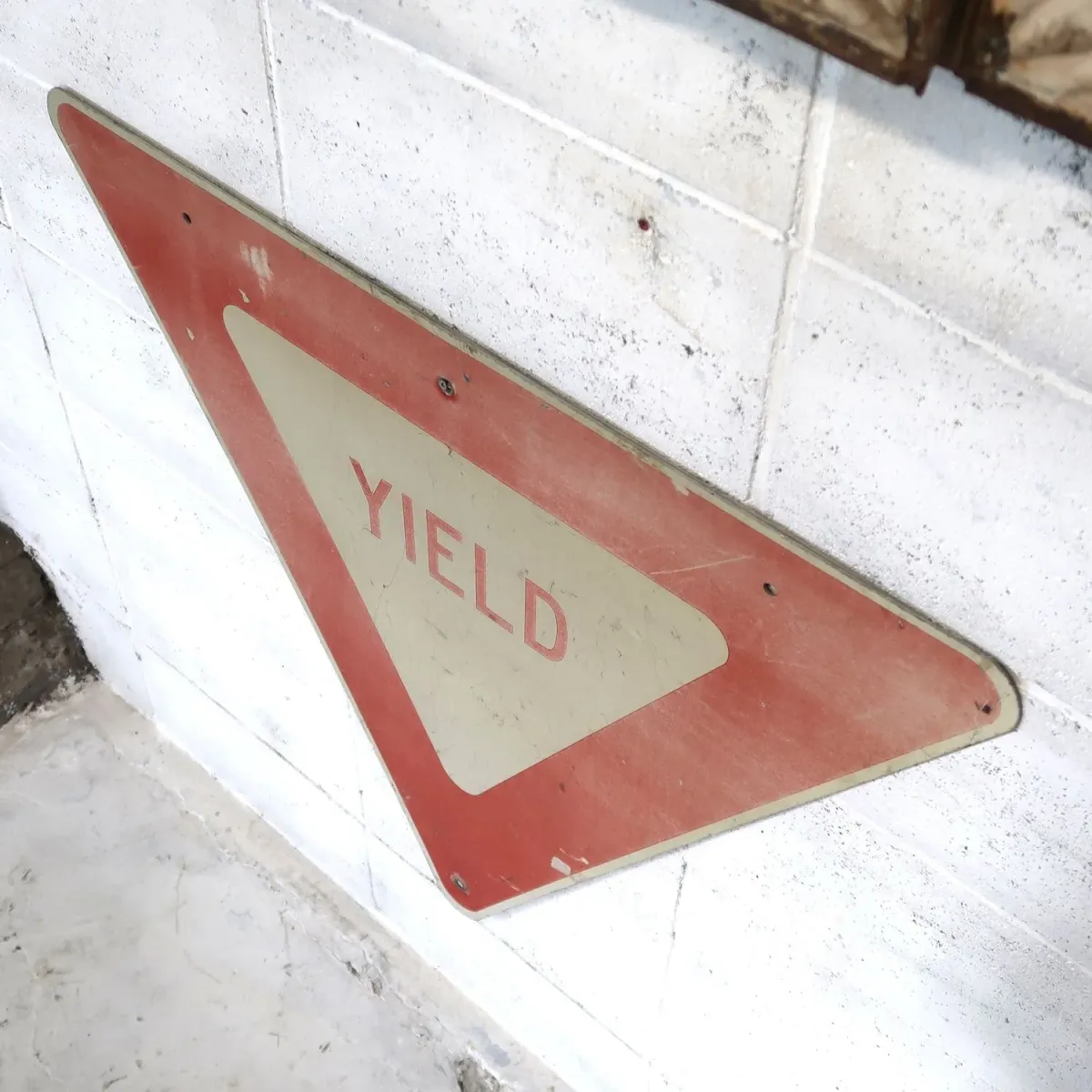 YIELD ビンテージ ロードサイン
