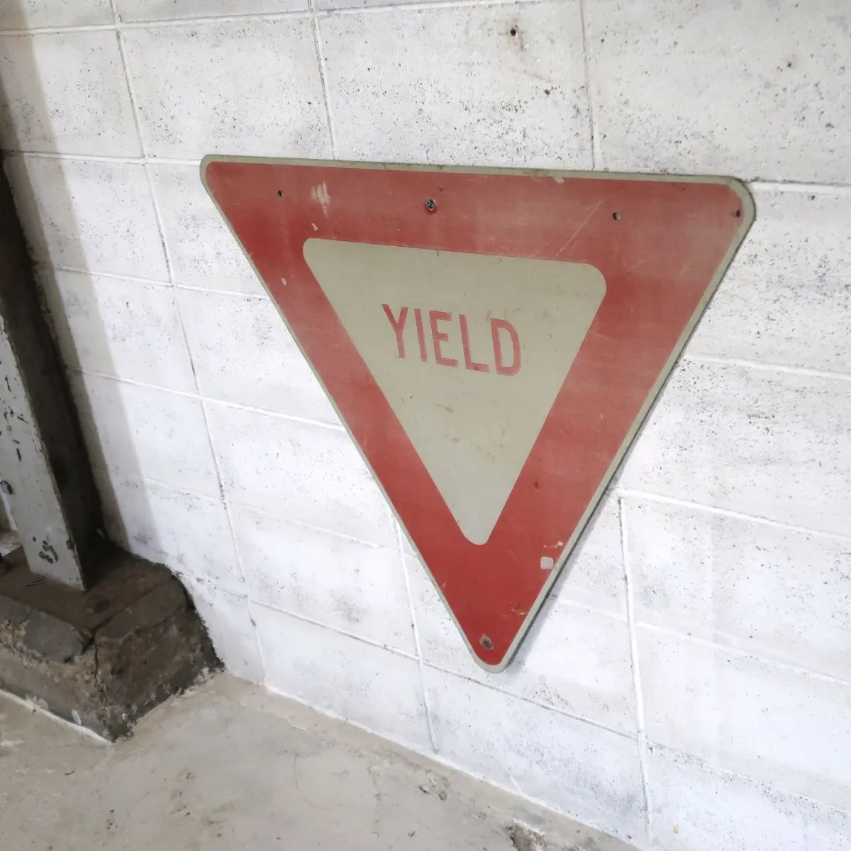 YIELD ビンテージ ロードサイン