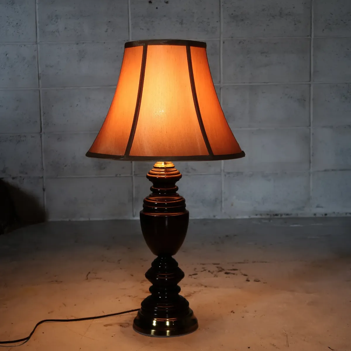 アンティーク モダンデザイン テーブルランプ