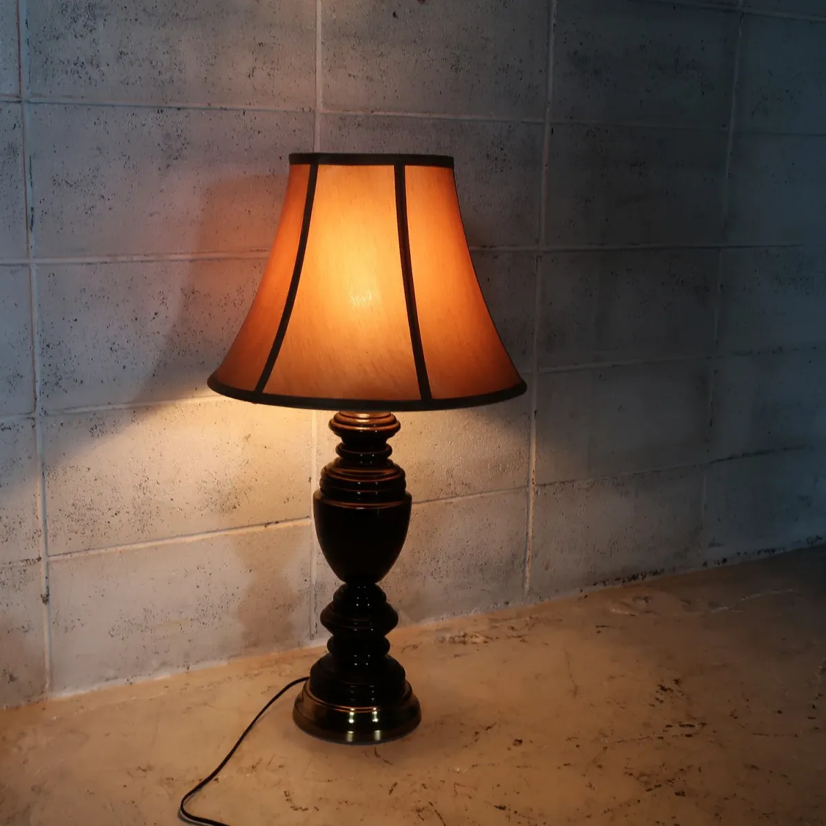 アンティーク モダンデザイン テーブルランプ