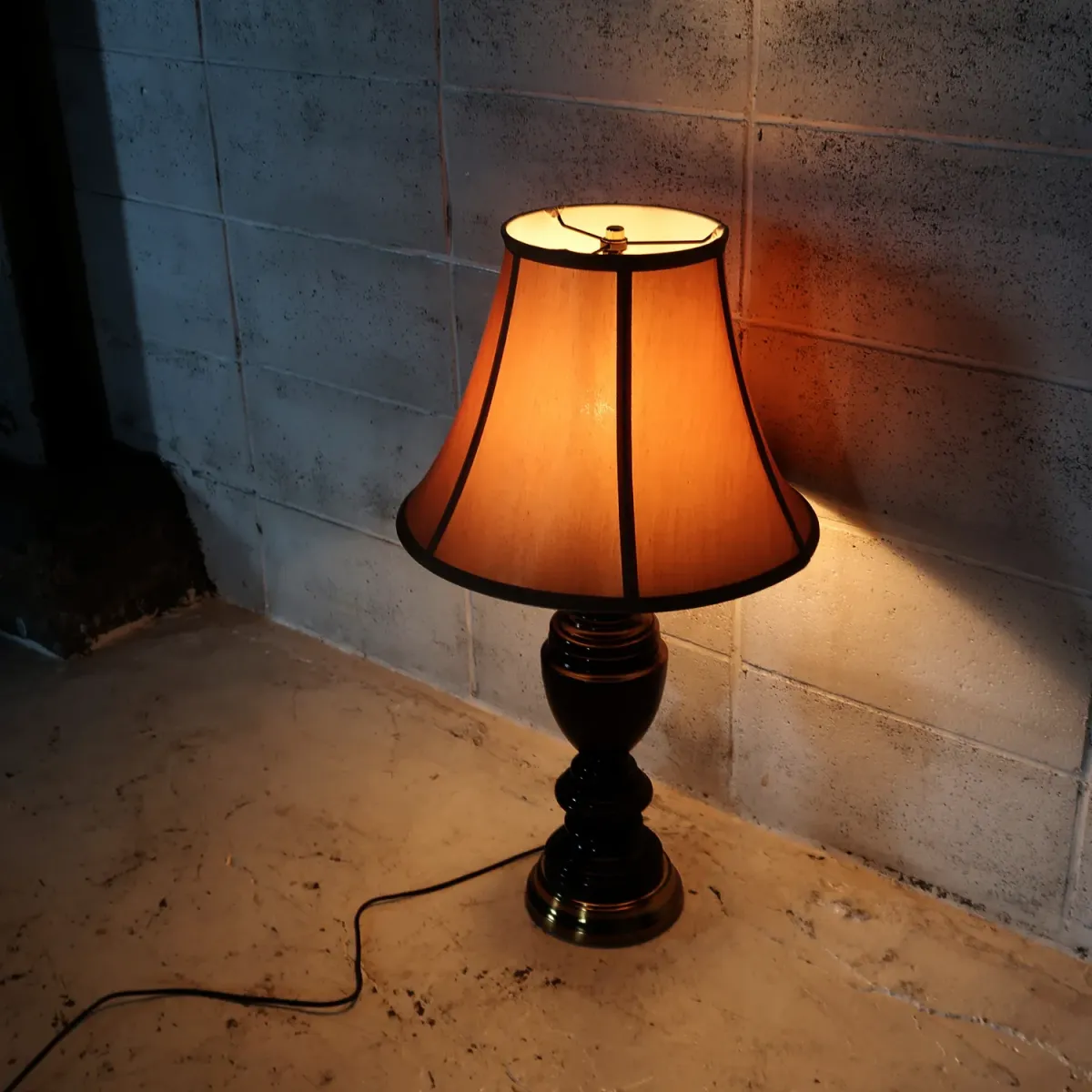 アンティーク モダンデザイン テーブルランプ