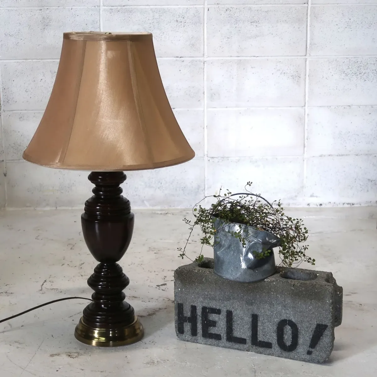 アンティーク モダンデザイン テーブルランプ