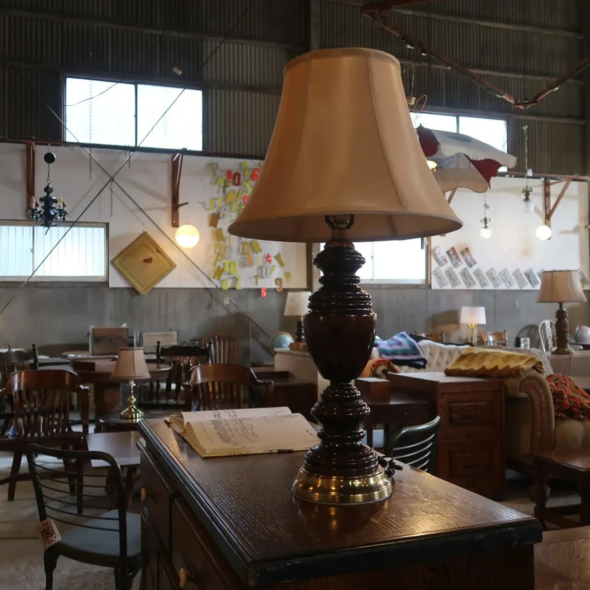 アンティーク モダンデザイン テーブルランプ