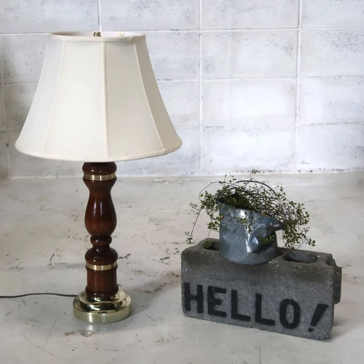 アンティーク モダンデザイン テーブルランプ