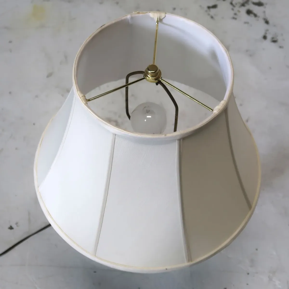 アンティーク モダンデザイン テーブルランプ