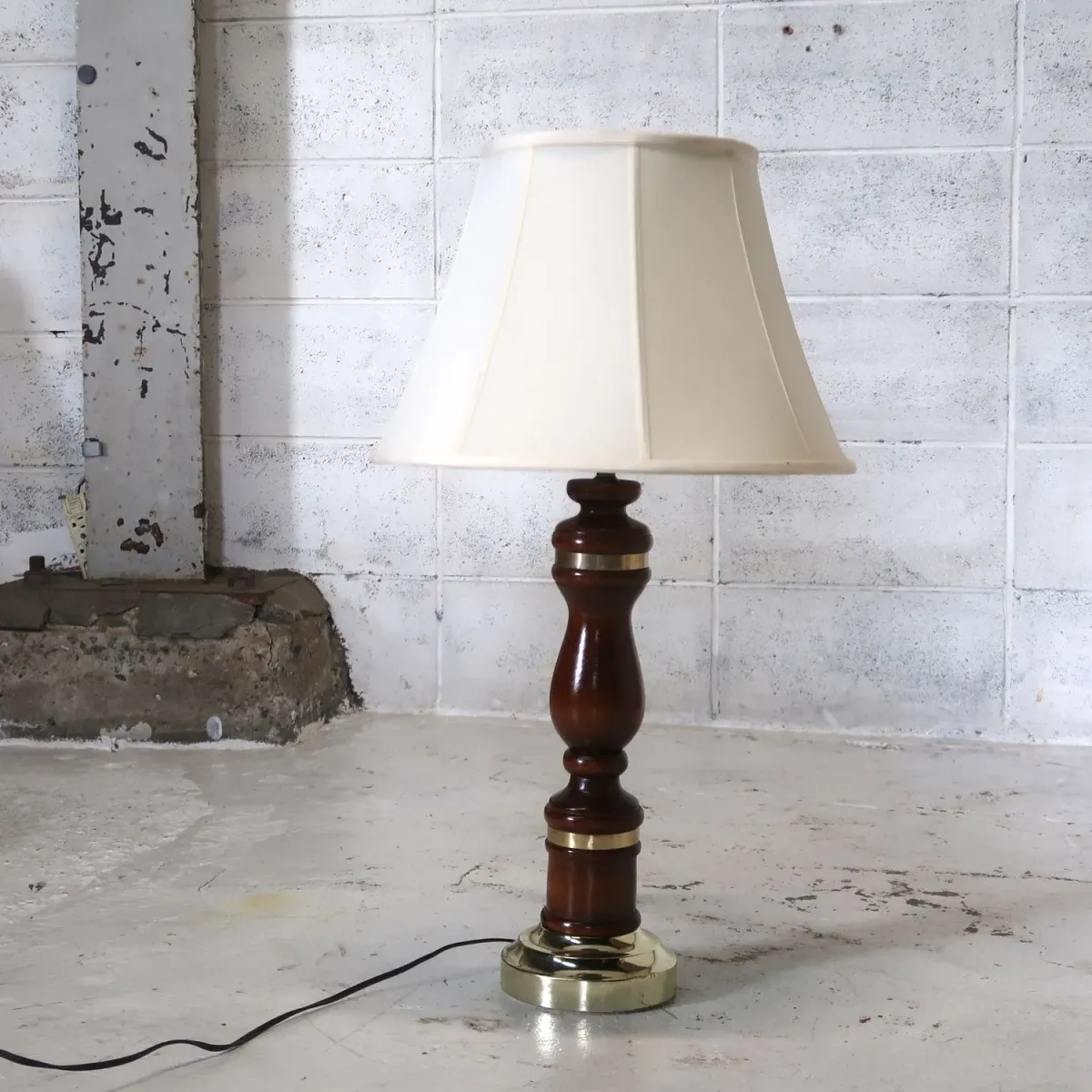 アンティーク モダンデザイン テーブルランプ