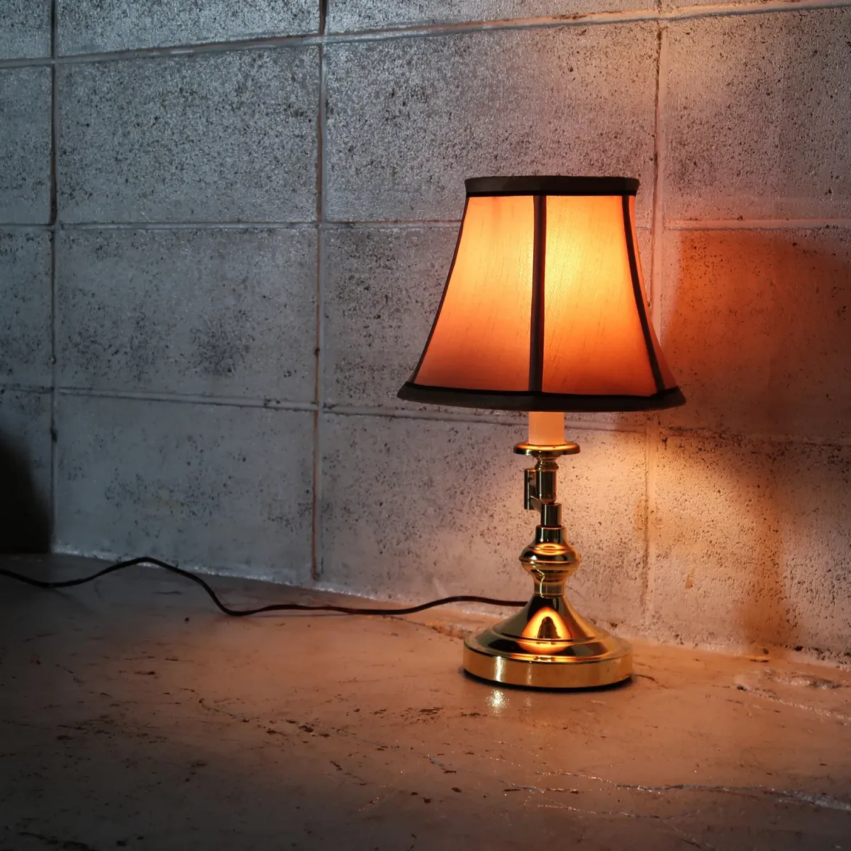 ゴールドメタル テーブルランプ