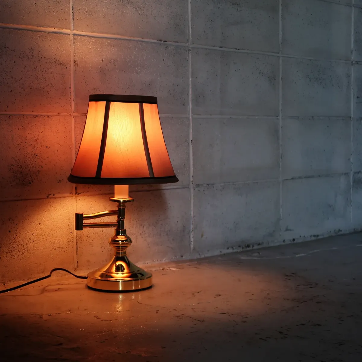 ゴールドメタル テーブルランプ