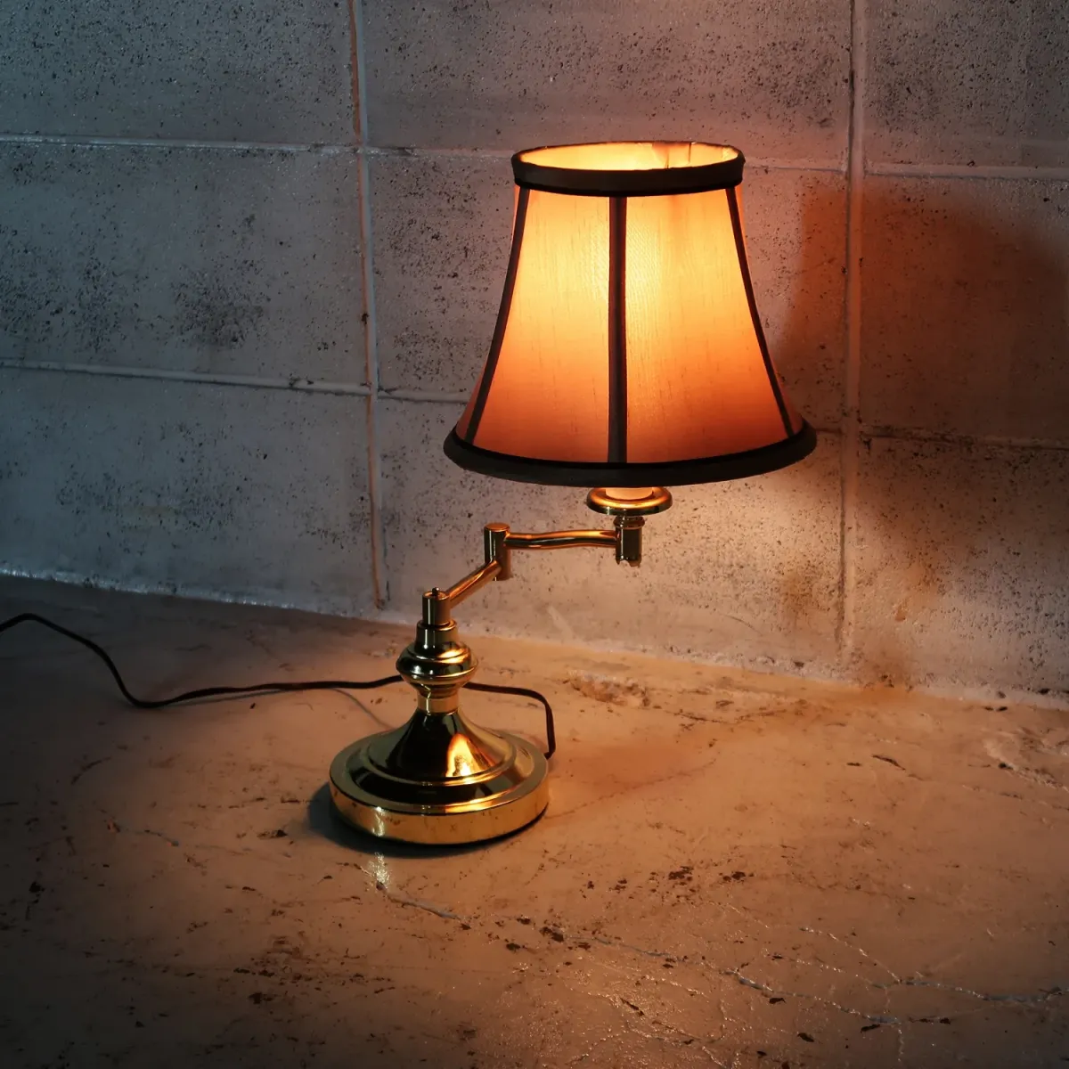 ゴールドメタル テーブルランプ