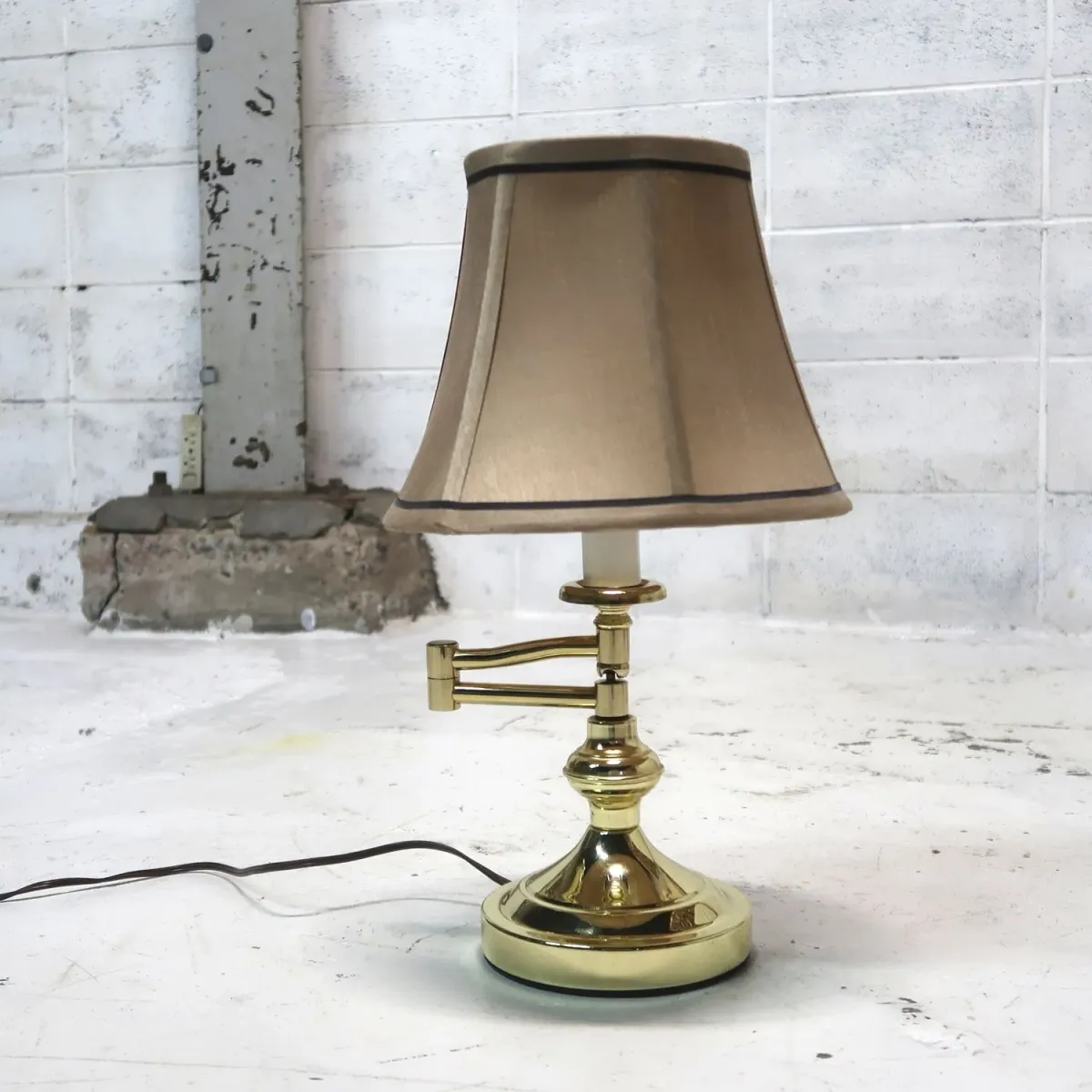 ゴールドメタル テーブルランプ