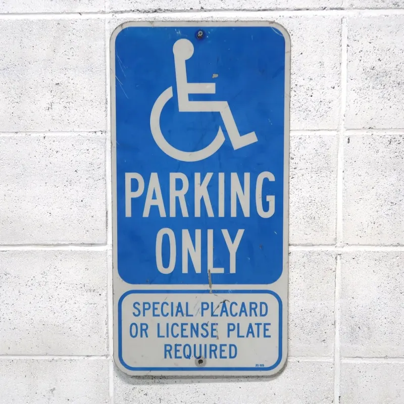 PARKING ONLY ロードサイン