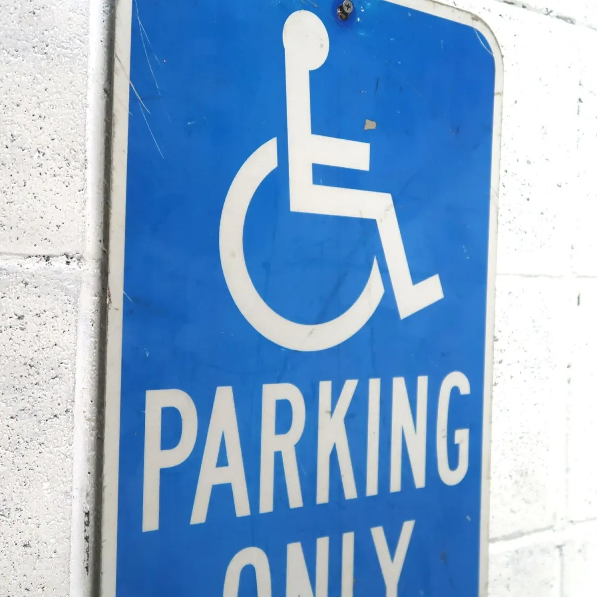 PARKING ONLY ロードサイン