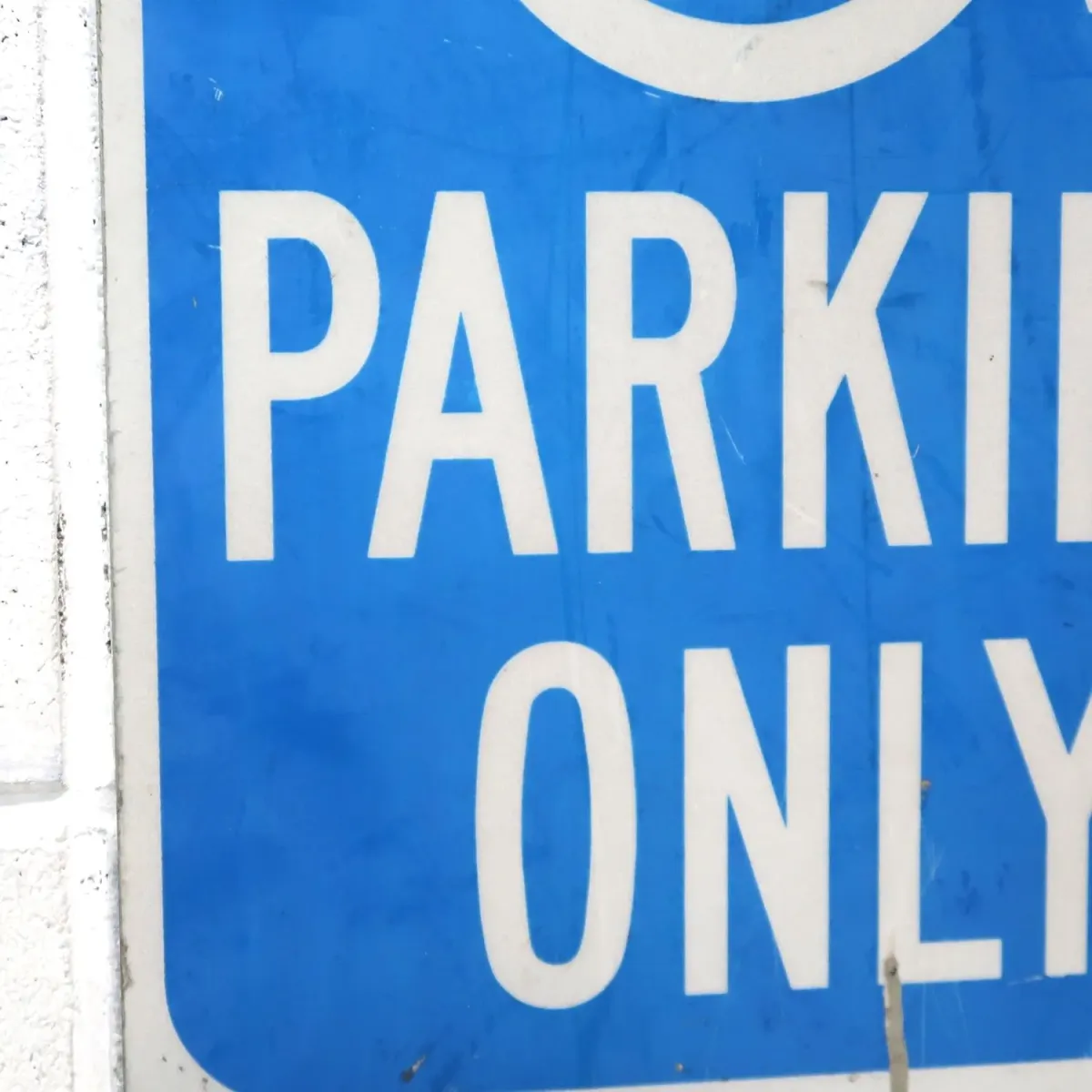 PARKING ONLY ロードサイン